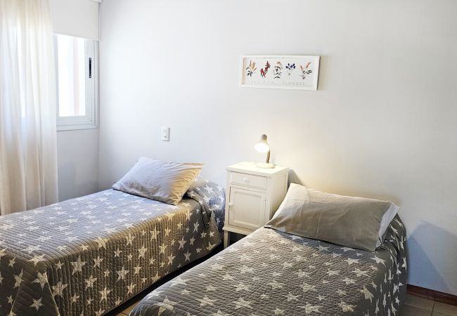 Casa en Luján de Cuyo - Moderno y amplio en complejo privado, con cochera Casa en Luján de Cuyo - Moderno y amplio en complejo privado, con cochera