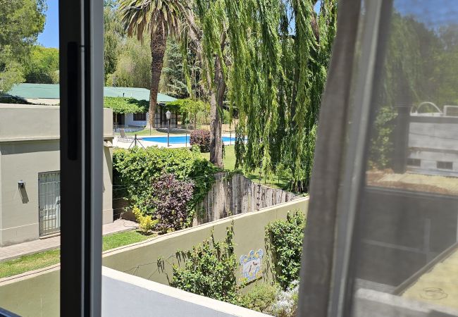 Casa en Luján de Cuyo - Moderno y amplio en complejo privado, con cochera Casa en Luján de Cuyo - Moderno y amplio en complejo privado, con cochera