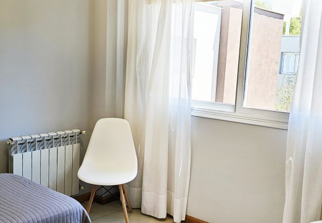 Casa en Luján de Cuyo - Moderno y amplio en complejo privado, con cochera Casa en Luján de Cuyo - Moderno y amplio en complejo privado, con cochera