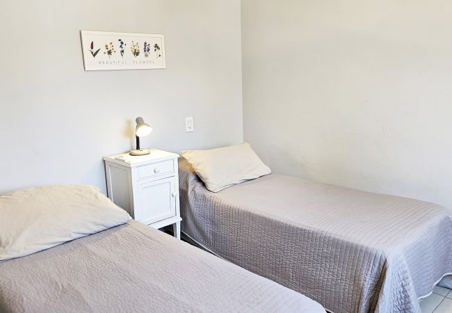 Casa en Luján de Cuyo - Moderno y amplio en complejo privado, con cochera Casa en Luján de Cuyo - Moderno y amplio en complejo privado, con cochera