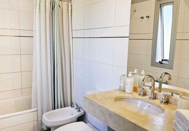 Casa en Luján de Cuyo - Moderno y amplio en complejo privado, con cochera Casa en Luján de Cuyo - Moderno y amplio en complejo privado, con cochera