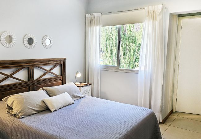 Casa en Luján de Cuyo - Moderno y amplio en complejo privado, con cochera Casa en Luján de Cuyo - Moderno y amplio en complejo privado, con cochera