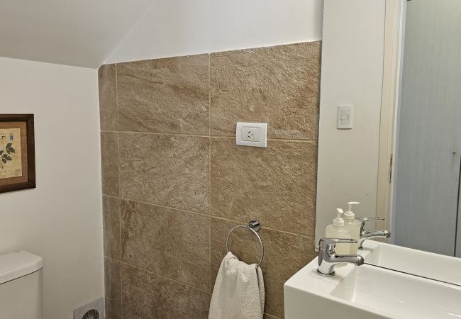 Casa en Luján de Cuyo - Moderno y amplio en complejo privado, con cochera Casa en Luján de Cuyo - Moderno y amplio en complejo privado, con cochera