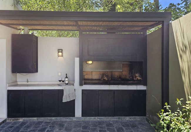 Casa en Luján de Cuyo - Moderno y amplio en complejo privado, con cochera Casa en Luján de Cuyo - Moderno y amplio en complejo privado, con cochera