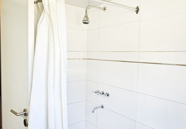 Casa en Luján de Cuyo - Moderno y amplio en complejo privado, con cochera Casa en Luján de Cuyo - Moderno y amplio en complejo privado, con cochera