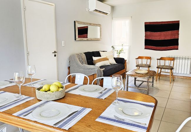 Casa en Luján de Cuyo - Moderno y amplio en complejo privado, con cochera Casa en Luján de Cuyo - Moderno y amplio en complejo privado, con cochera