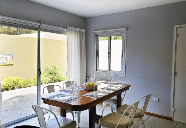 Casa en Luján de Cuyo - Moderno y amplio en complejo privado, con cochera Casa en Luján de Cuyo - Moderno y amplio en complejo privado, con cochera