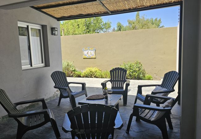 Casa en Luján de Cuyo - Moderno y amplio en complejo privado, con cochera Casa en Luján de Cuyo - Moderno y amplio en complejo privado, con cochera