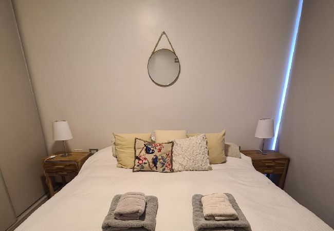 Apartamento en Mendoza -  Moderno departamento con cochera y seguridad! 4p Apartamento en Mendoza -  Moderno departamento con cochera y seguridad! 4p