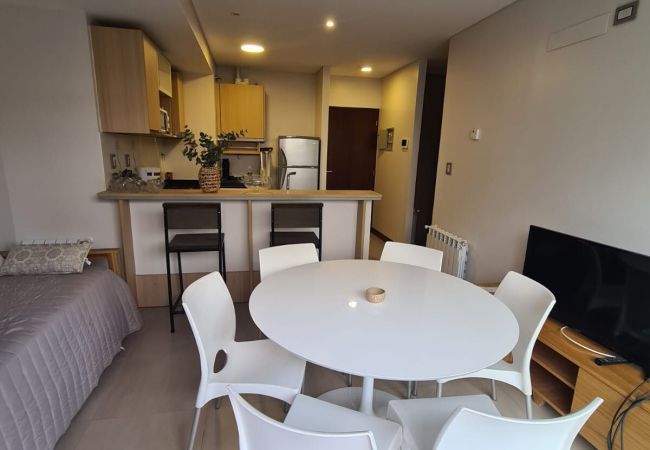 Apartamento en Mendoza -  Moderno departamento con cochera y seguridad! 4p Apartamento en Mendoza -  Moderno departamento con cochera y seguridad! 4p