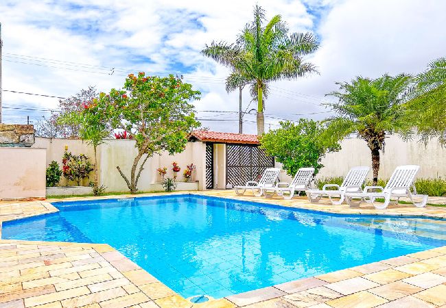Casa en Itanhaém - Casa com churrasqueira e piscina em Itanhaém