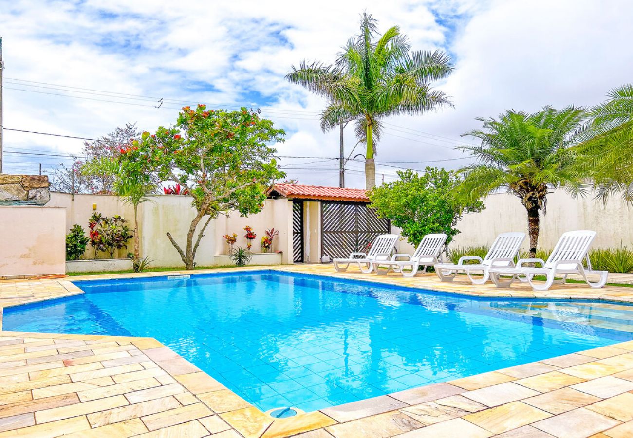 Casa en Itanhaém - Casa com churrasqueira e piscina em Itanhaém