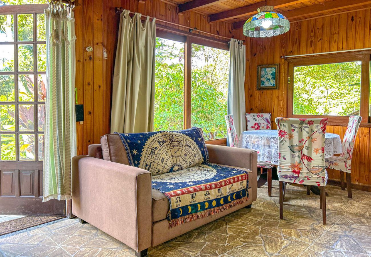 Chalet en Lumiar - Chalé com localização privilegiada em Lumiar/RJ