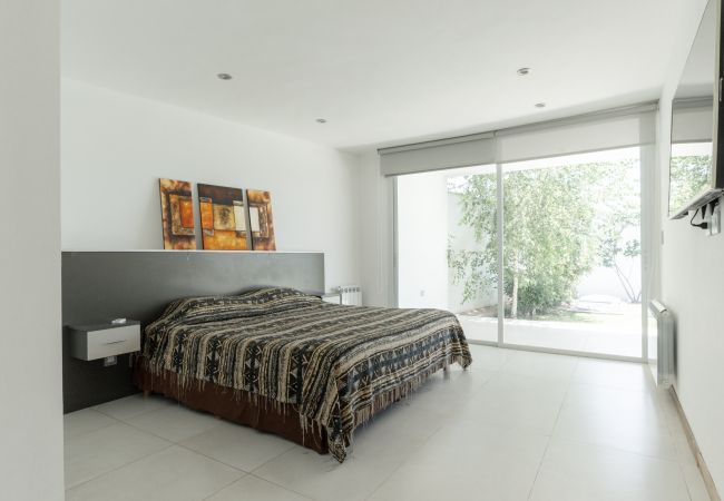 Casa en Maipù -  Casa con pileta y quincho a 5 minutos de Chacras! Casa en Maipù -  Casa con pileta y quincho a 5 minutos de Chacras!