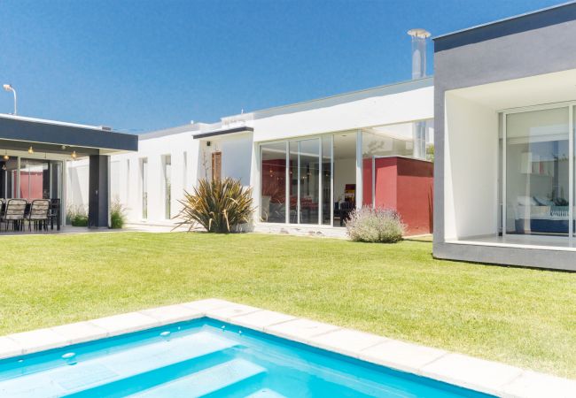 Casa en Maipù -  Casa con pileta y quincho a 5 minutos de Chacras!
