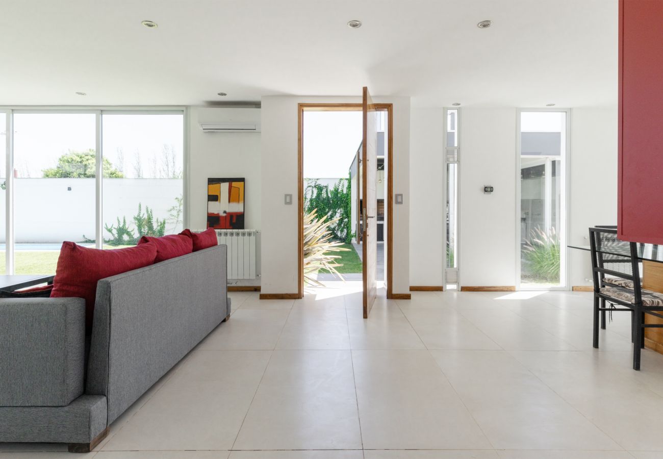 Casa en Maipù -  Casa con pileta y quincho a 5 minutos de Chacras! Casa en Maipù -  Casa con pileta y quincho a 5 minutos de Chacras!