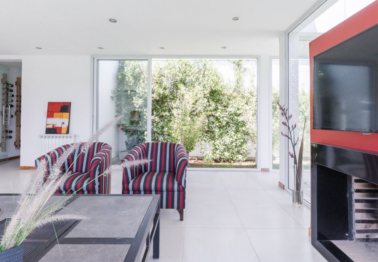 Casa en Maipù -  Casa con pileta y quincho a 5 minutos de Chacras! Casa en Maipù -  Casa con pileta y quincho a 5 minutos de Chacras!