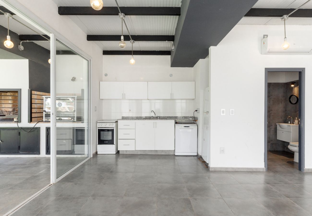 Casa en Maipù -  Casa con pileta y quincho a 5 minutos de Chacras! Casa en Maipù -  Casa con pileta y quincho a 5 minutos de Chacras!