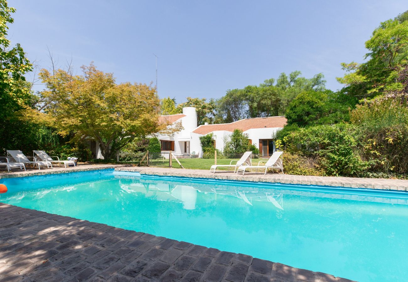 Casa en Luján de Cuyo -  Espectacular casa para grupos, opcional desayuno
