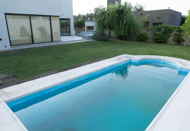 Casa en Luján de Cuyo -  Moderna Casa en Chacras de Coria con Pileta Casa en Luján de Cuyo -  Moderna Casa en Chacras de Coria con Pileta