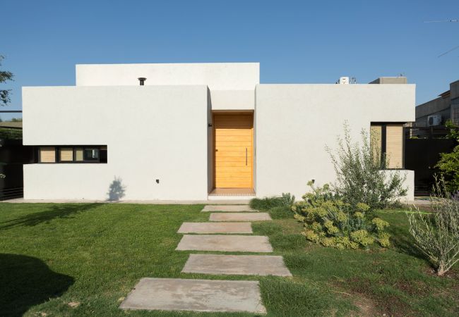 Casa en Luján de Cuyo -  Moderna Casa en Chacras de Coria con Pileta Casa en Luján de Cuyo -  Moderna Casa en Chacras de Coria con Pileta