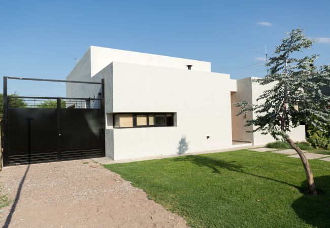 Casa en Luján de Cuyo -  Moderna Casa en Chacras de Coria con Pileta Casa en Luján de Cuyo -  Moderna Casa en Chacras de Coria con Pileta