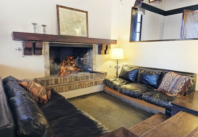 Casa en Luján de Cuyo -  Amplia y cálida rodeada de verde con seguridad Casa en Luján de Cuyo -  Amplia y cálida rodeada de verde con seguridad