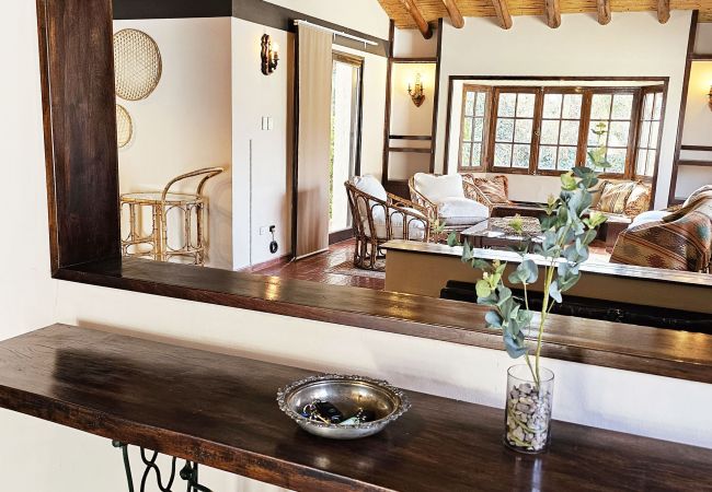 Casa en Luján de Cuyo -  Amplia y cálida rodeada de verde con seguridad Casa en Luján de Cuyo -  Amplia y cálida rodeada de verde con seguridad