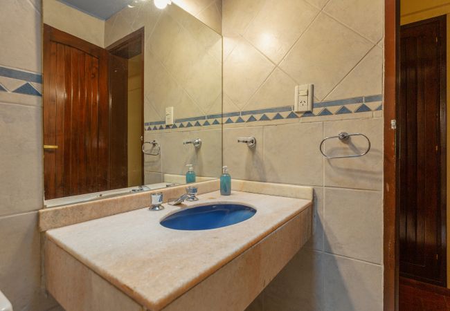 Casa en Luján de Cuyo -  Amplia y cálida rodeada de verde con seguridad Casa en Luján de Cuyo -  Amplia y cálida rodeada de verde con seguridad