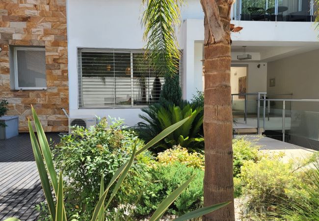 Apartamento en Mendoza - Cálido y Moderno en Complejo Privado, con Cochera Apartamento en Mendoza - Cálido y Moderno en Complejo Privado, con Cochera