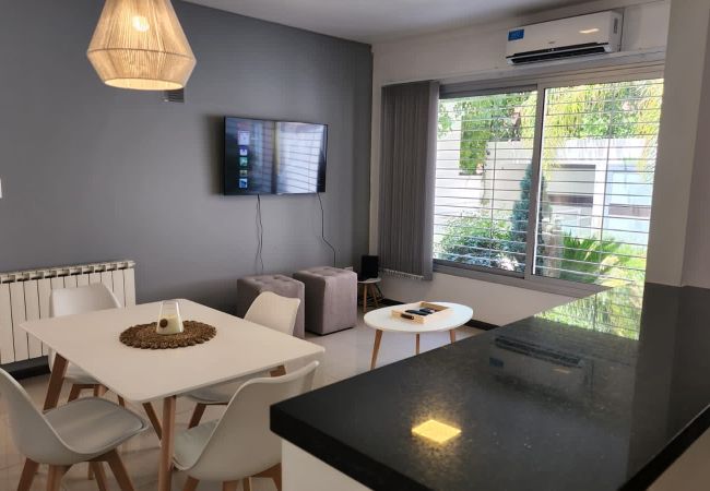Apartamento en Mendoza - Cálido y Moderno en Complejo Privado, con Cochera Apartamento en Mendoza - Cálido y Moderno en Complejo Privado, con Cochera