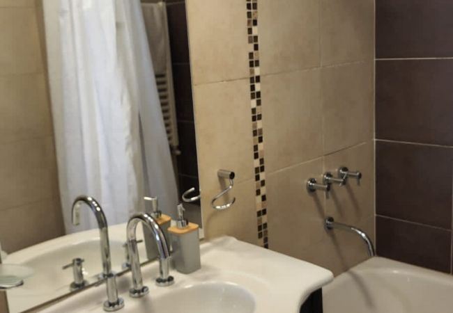 Apartamento en Mendoza - Cálido y Moderno en Complejo Privado, con Cochera Apartamento en Mendoza - Cálido y Moderno en Complejo Privado, con Cochera