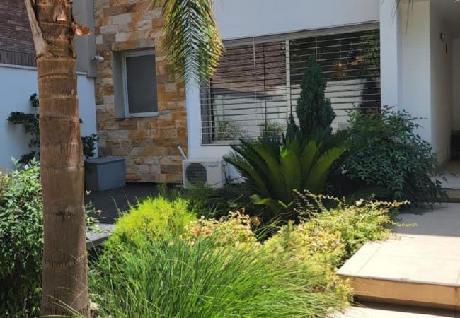 Apartamento en Mendoza - Cálido y Moderno en Complejo Privado, con Cochera Apartamento en Mendoza - Cálido y Moderno en Complejo Privado, con Cochera