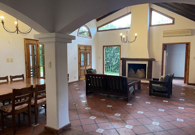 Casa en Luján de Cuyo -  Lindísima Casa con Jardín y Pileta en Chacras! Casa en Luján de Cuyo -  Lindísima Casa con Jardín y Pileta en Chacras!