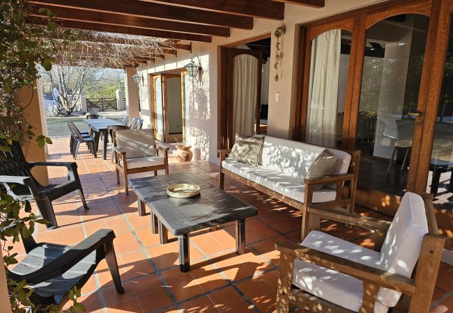 Casa en Luján de Cuyo -  Espaciosa y cálida en medio de gran parque Casa en Luján de Cuyo -  Espaciosa y cálida en medio de gran parque