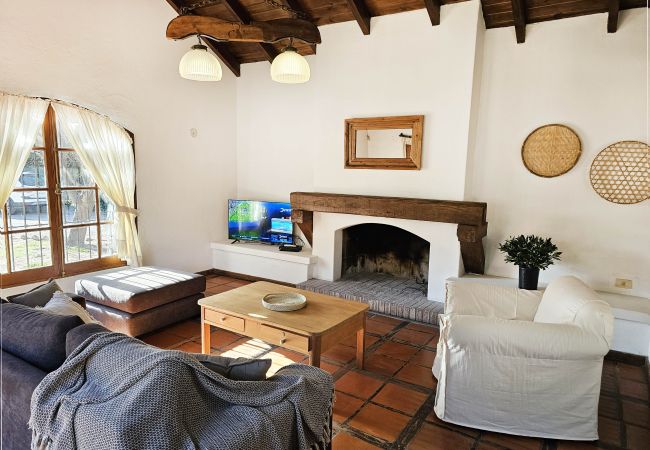 Casa en Luján de Cuyo -  Espaciosa y cálida en medio de gran parque Casa en Luján de Cuyo -  Espaciosa y cálida en medio de gran parque