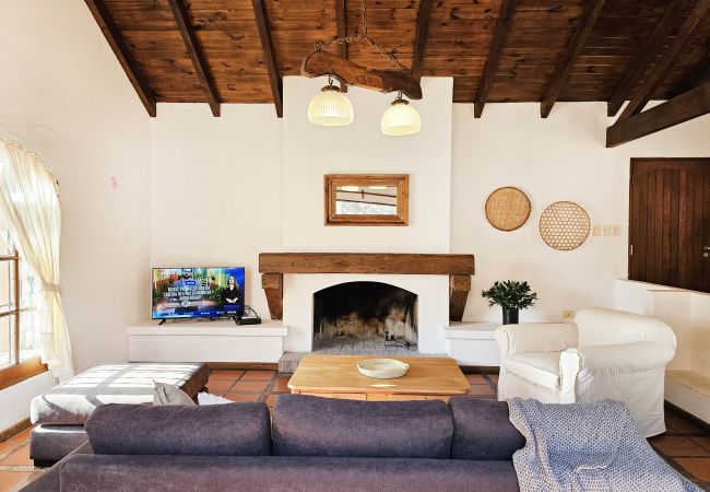 Casa en Luján de Cuyo -  Espaciosa y cálida en medio de gran parque Casa en Luján de Cuyo -  Espaciosa y cálida en medio de gran parque