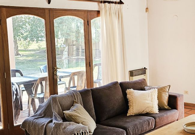 Casa en Luján de Cuyo -  Espaciosa y cálida en medio de gran parque Casa en Luján de Cuyo -  Espaciosa y cálida en medio de gran parque