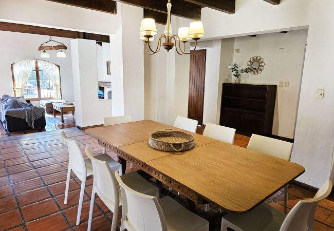Casa en Luján de Cuyo -  Espaciosa y cálida en medio de gran parque Casa en Luján de Cuyo -  Espaciosa y cálida en medio de gran parque