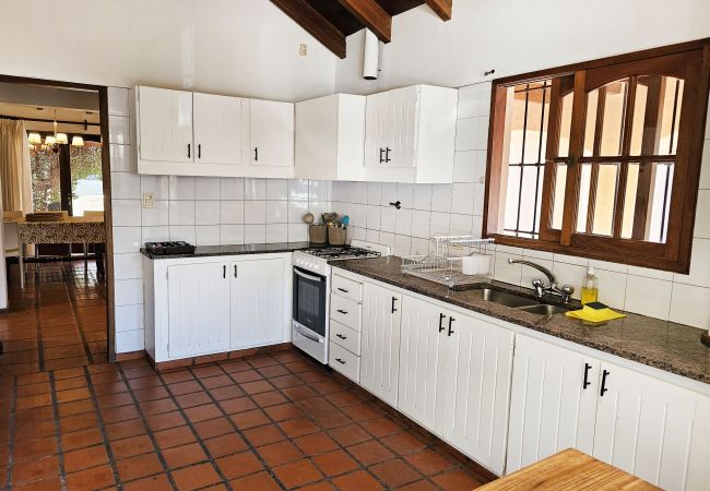 Casa en Luján de Cuyo -  Espaciosa y cálida en medio de gran parque Casa en Luján de Cuyo -  Espaciosa y cálida en medio de gran parque
