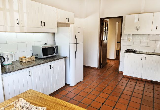 Casa en Luján de Cuyo -  Espaciosa y cálida en medio de gran parque Casa en Luján de Cuyo -  Espaciosa y cálida en medio de gran parque