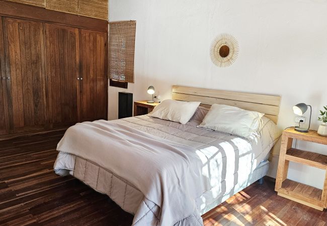 Casa en Luján de Cuyo -  Espaciosa y cálida en medio de gran parque Casa en Luján de Cuyo -  Espaciosa y cálida en medio de gran parque