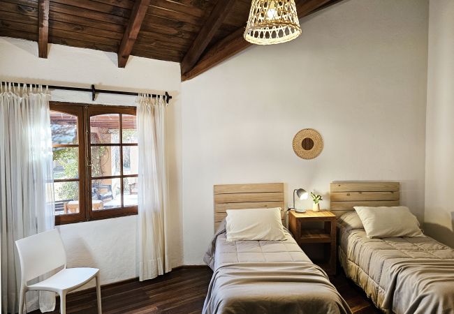 Casa en Luján de Cuyo -  Espaciosa y cálida en medio de gran parque Casa en Luján de Cuyo -  Espaciosa y cálida en medio de gran parque