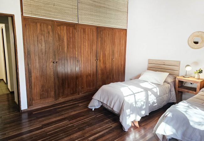 Casa en Luján de Cuyo -  Espaciosa y cálida en medio de gran parque Casa en Luján de Cuyo -  Espaciosa y cálida en medio de gran parque