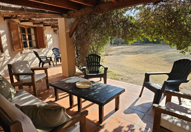 Casa en Luján de Cuyo -  Espaciosa y cálida en medio de gran parque Casa en Luján de Cuyo -  Espaciosa y cálida en medio de gran parque