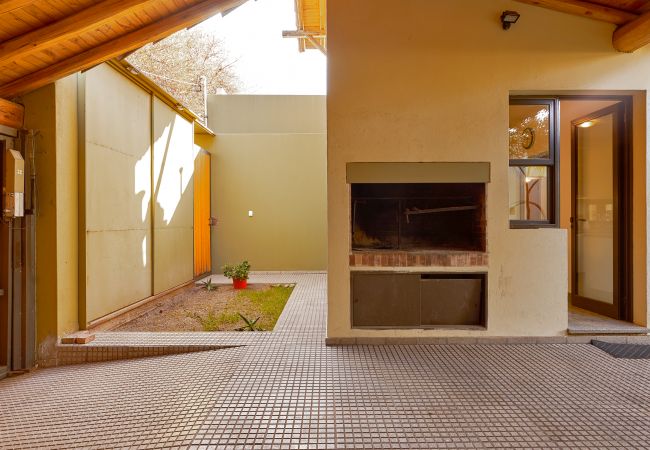 Casa en Mendoza -  Espectacular casa cerca de Arístides Villanueva Casa en Mendoza -  Espectacular casa cerca de Arístides Villanueva