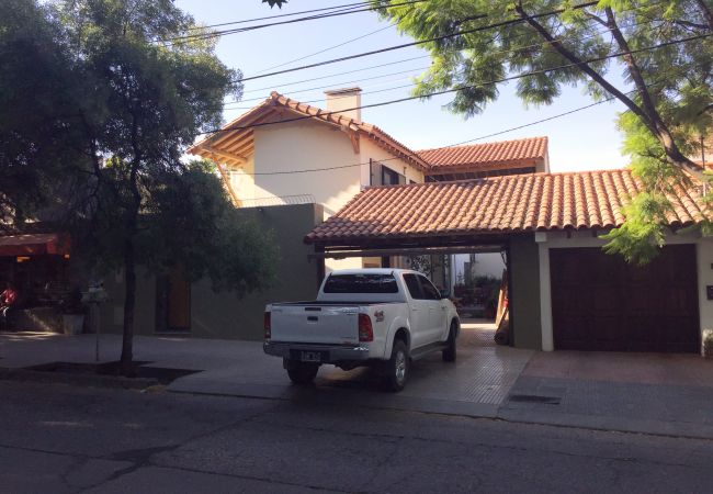 Casa en Mendoza -  Espectacular casa cerca de Arístides Villanueva Casa en Mendoza -  Espectacular casa cerca de Arístides Villanueva