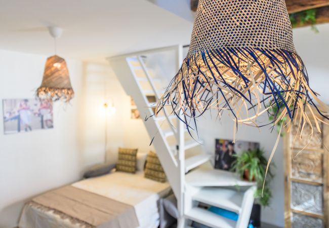 Apartamento en Madrid - Encantadora buhardilla dúplex en el corazón de Madrid.Temporal Apartamento en Madrid - Encantadora buhardilla dúplex en el corazón de Madrid.Temporal