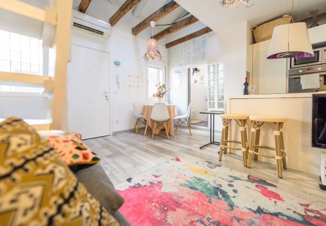 Apartamento en Madrid - Encantadora buhardilla dúplex en el corazón de Madrid.Temporal Apartamento en Madrid - Encantadora buhardilla dúplex en el corazón de Madrid.Temporal