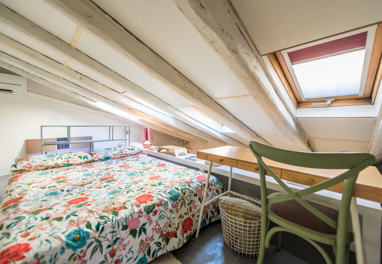 Apartamento en Madrid - Encantadora buhardilla dúplex en el corazón de Madrid.Temporal Apartamento en Madrid - Encantadora buhardilla dúplex en el corazón de Madrid.Temporal